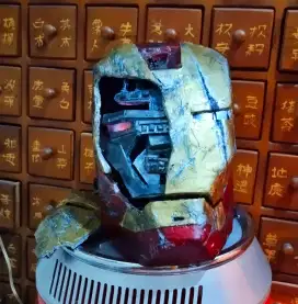 Figure diecast Iron man battle damaged helm sepeda lawas jadul vintage