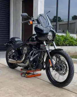 Harley softail Black line 2012