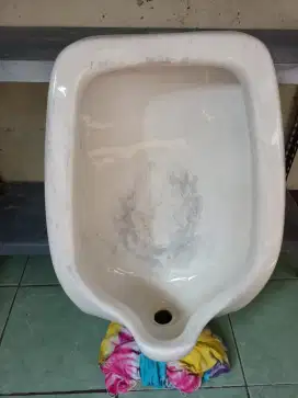 Urinoir/tempat kencing