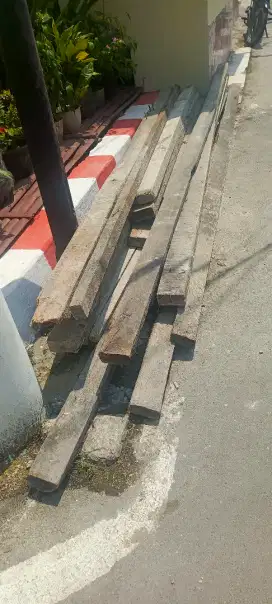 Kayu balok besar ukuran random