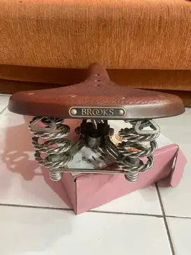 Saddle brooks b33