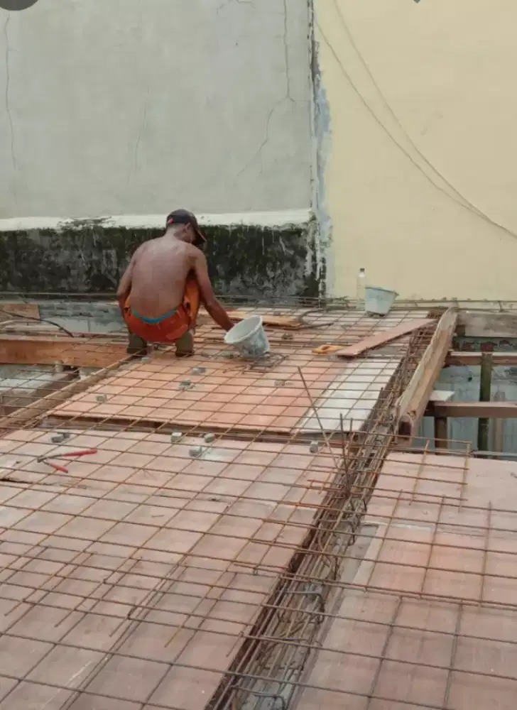 Tukang kayu dan tukang batu