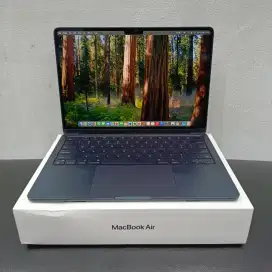 Macbook Air 13,6-inch 2022 Chip M2 RAM 8GB SSD 256GB Fullset