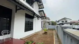 Di Jual Rumah HOOK, LOKASI STRATEGIS! dalam komplek Cinere