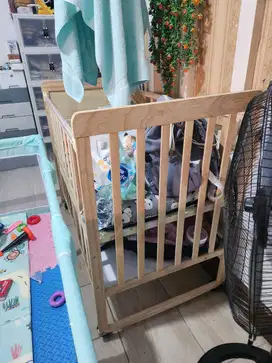 Buka segel kasur bayi