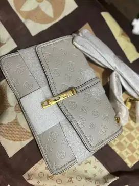 Tas guess baru mulus