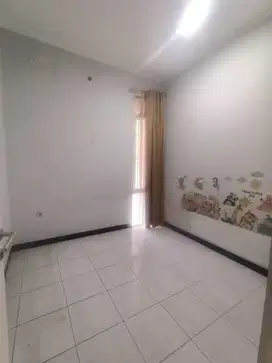 Disewakan Rumah Besar di Taman Kopo Indah 5, Sommerville