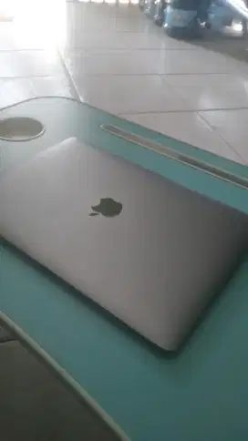 Macbook 12 inch 2017 = iklan masih ada barang ready