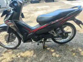 Dijual motor honda revo tahun 2016 nego tipis