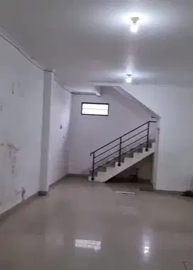 HOlis Disewa Ruko 3 lantai Bangunan Siap Pakai