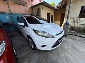 Ford Fiesta Putih 2013