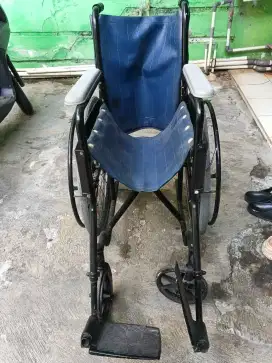 Kursi roda besi