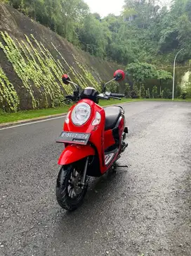 Scoopy 2021 merah