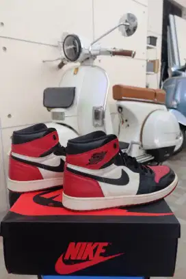 Sneakers cowo Nike Air Jordan 1 High Bred Toe Original lengkap size 46