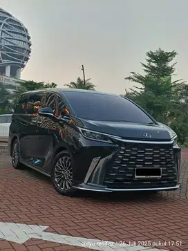 LEXUS LM 350 HYBRID