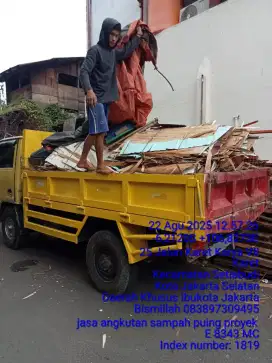 Jasa buang puing dan buang sampah