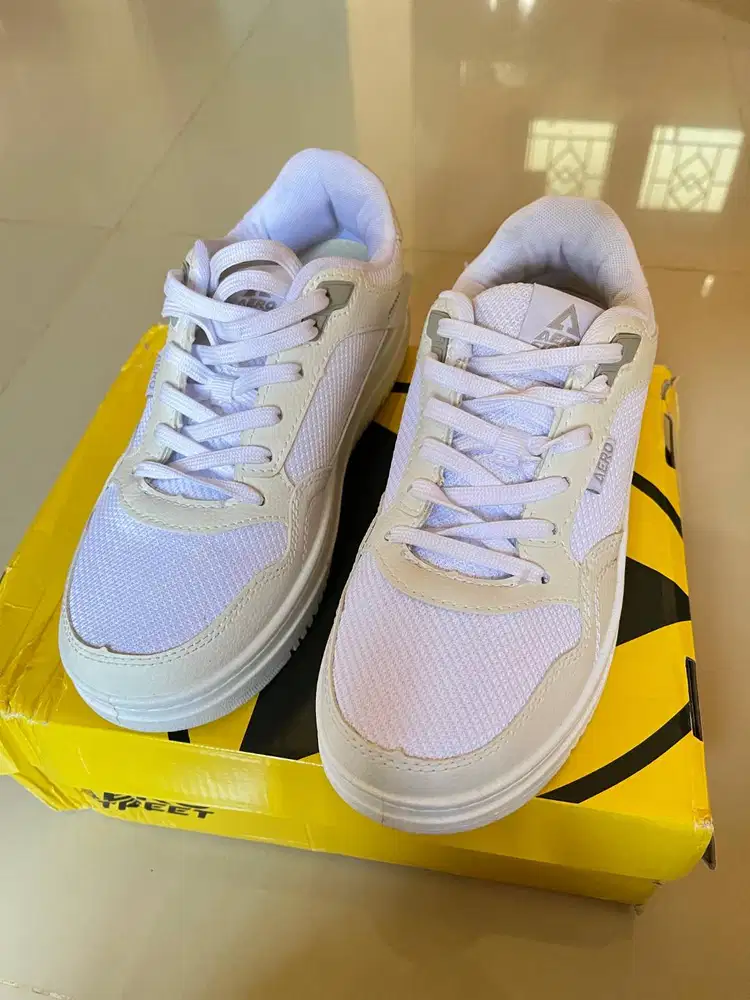 Sepatu AEROSTREET (PUTIH)