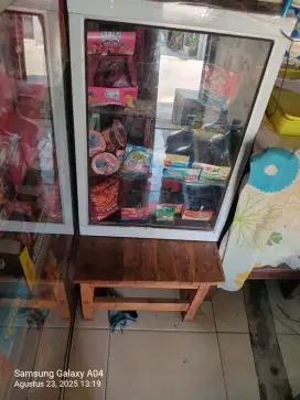 Etalase sosis gorengan