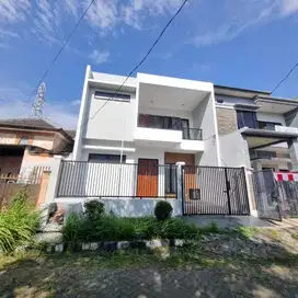 Dijual Rumah Wiyung Surabaya Modern Minimalis Permata Safira Lidah Kul