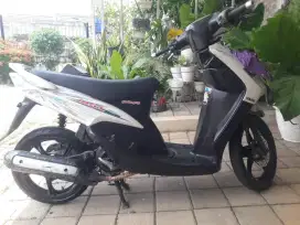 Motor Mio putih 2010.
