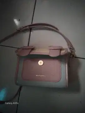 Dijual karena slah warna