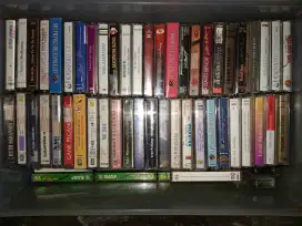 Ragam kaset dan CD jadul lawas vintage