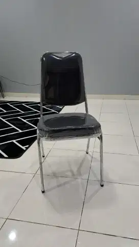 Kursi busa masih plastikan