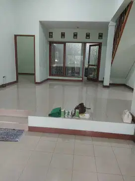 Disewa Rumah 2 Lantai Siap Huni  di Komplek Mitra Dago Parahyangan