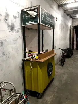 Gerobak booth kontainer jualan makanan minuman