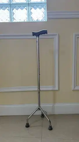Tongkat kaki tiga