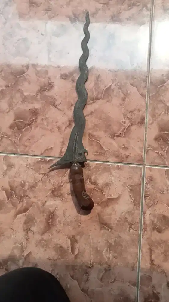 Keris Sengkelat Luk