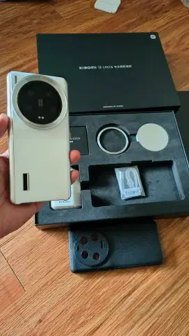 Xiaomin13 Ultra 12/256 mulus unit only+ photografer kit baca deskripsi