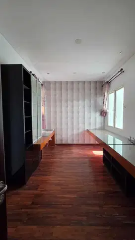 JUAL / SEWAKAN RUMAH SIAP HUNI GRAHA FAMILY SURABAYA (Tjin2Area)