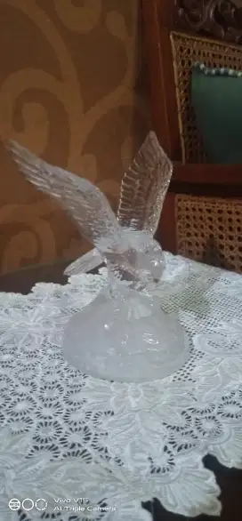 Cristal burung terbang