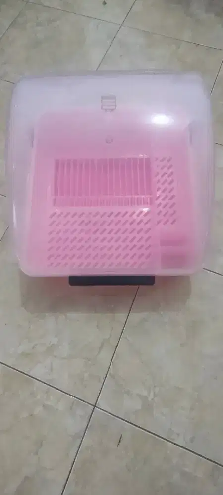 Rak piring plastik bekas