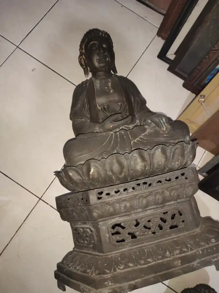 Patung Kuningan Budha
