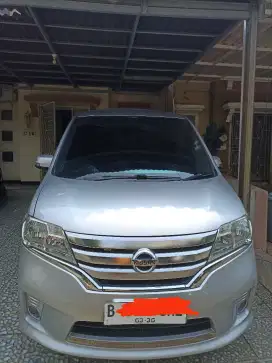 Di jual nissan serena  warna silver HWS 2014 matic km low