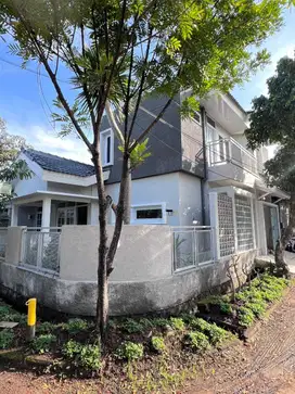 Di jual rumah bagus Full renov semi furnished Di Arcamanik