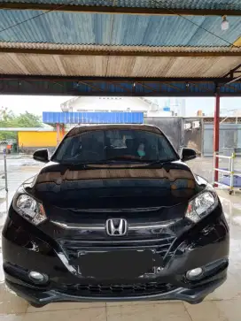 HRV hitam 1.5 AT tahun 2017 akhir