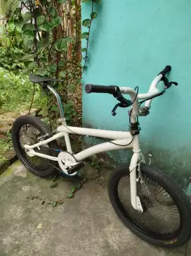 Sepeda bmx gt by united old school ada no seri kuat kokoh free style