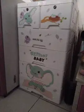 Lemari baju anak