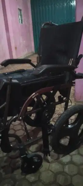 Kursi roda traveling merk avico