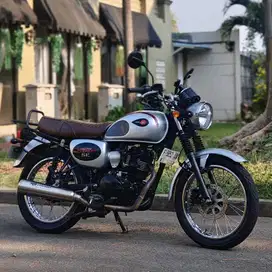 KAWASAKI W175 SE SILVER 2022 KM 9K PAJAK PANJANG SUPER MULUS