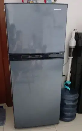 Kulkas sharp 2 pintu
