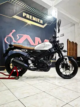 XSR 155 silver mate 2021 km 25rb retro modern. Anugerah motor rungkut