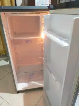 Kulkas sanyo(aqua series) dan dispenser miyako