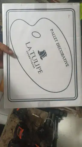 LATULIPE COSMETIC DECORATIVE PALLET B