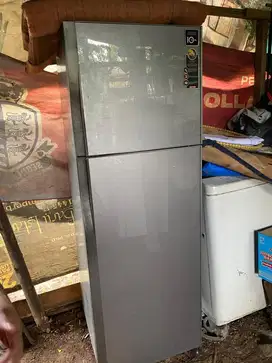DIJUAL KULKAS BEKAS MERK SHARP 2 PINTU