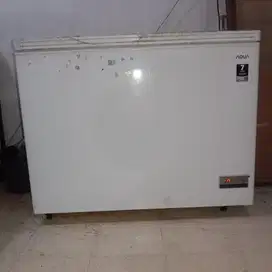 Dijual frezeer merk Aqua ukuran 300L