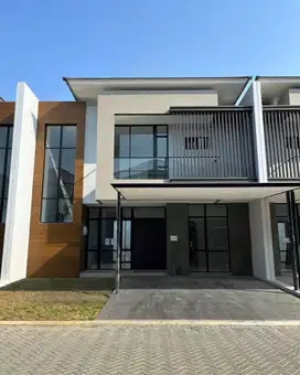 Rumah Kuningan Boulevard PIK2 10x20 4+1KT Ada Clubhouse Siap Huni
